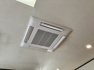 茨城県坂東市 天井カセット形業務用エアコン交換工事1