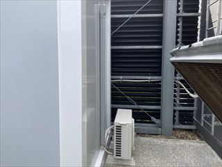 茨城県つくばみらい市　プレハブ内エアコン設置工事5