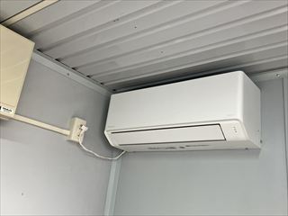 茨城県つくばみらい市　プレハブ内エアコン設置工事3