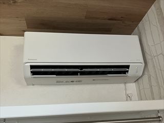 茨城県龍ケ崎市　家庭用エアコン設置、平面アンテナ設置工事