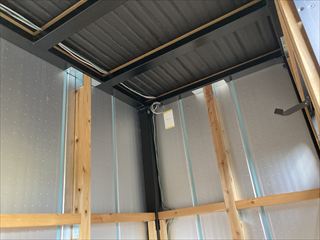 茨城県牛久市　プレハブ電源敷設工事