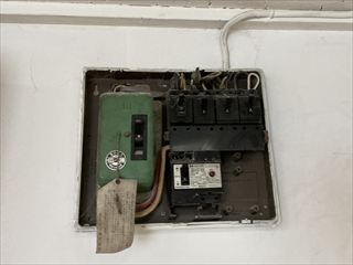 茨城県取手市　家庭用ダクトレール、コンセント増設、分電盤交換工事