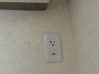 茨城県龍ケ崎市　家庭用台所照明・手元照明交換、コンセント増設工事