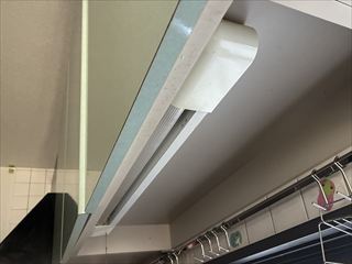 茨城県龍ケ崎市　家庭用台所照明・手元照明交換、コンセント増設工事