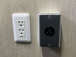 茨城県取手市　家庭用動力新設、LED化、アース付コンセント交換工事